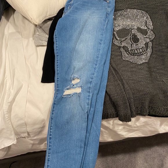 Never worn stretchy jeans - Picture 2 of 8